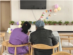 當(dāng)你老到忘了世界，我該拿什么來愛你